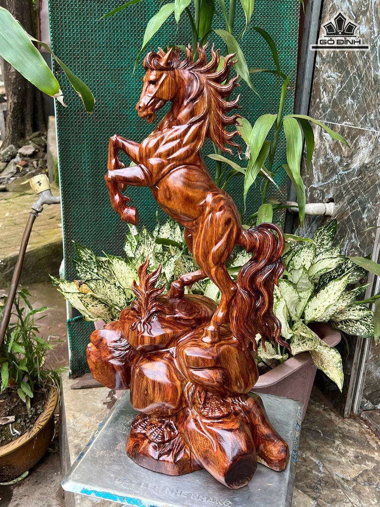 tuong-ngua-phong-thuy-nhat-ma-phi-thien-go-sua-cao-61-ngang-36-sau-30-cm-481681