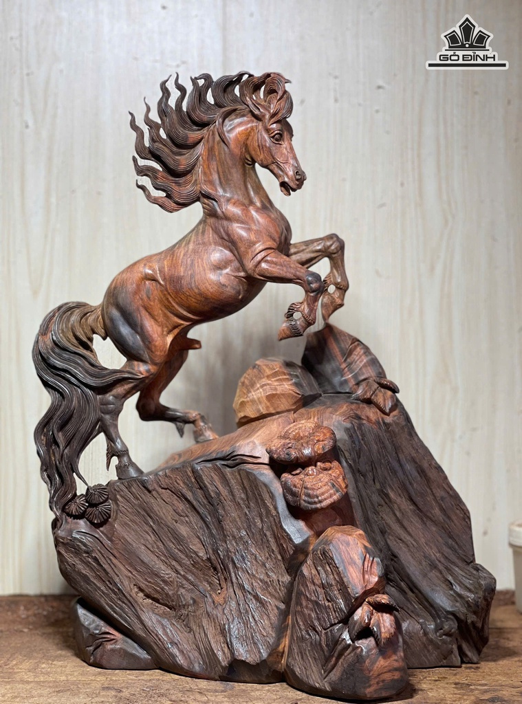 tuong-ngua-phong-thuy-nhat-ma-phi-thien-go-trac-cao-48-ngang-35-sau-17-cm-482140