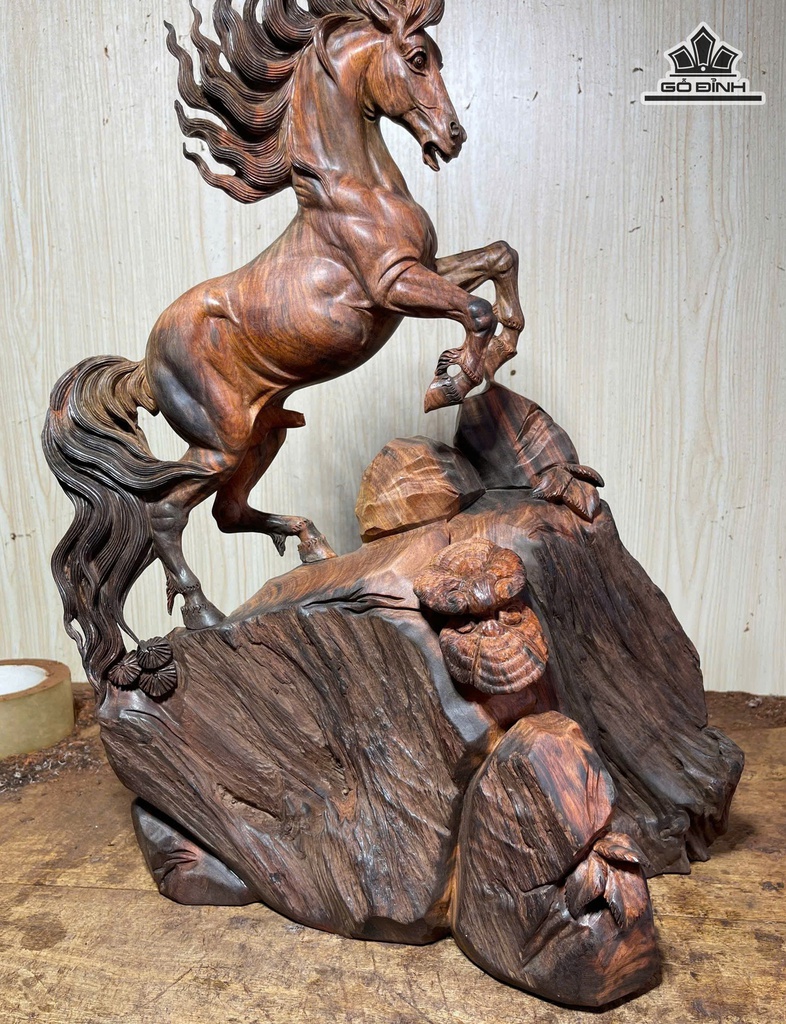tuong-ngua-phong-thuy-nhat-ma-phi-thien-go-trac-cao-48-ngang-35-sau-17-cm-482141