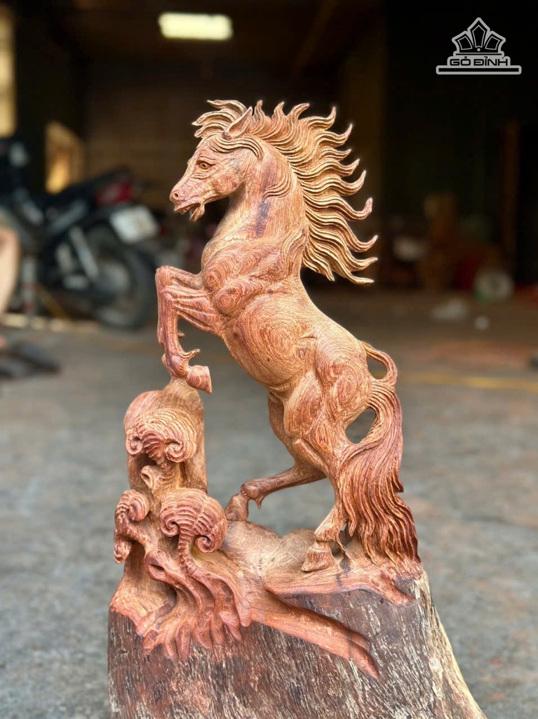 tuong-ngua-phong-thuy-nhat-ma-phi-thien-go-huong-cao-63-ngang-39-sau-17-cm-482284