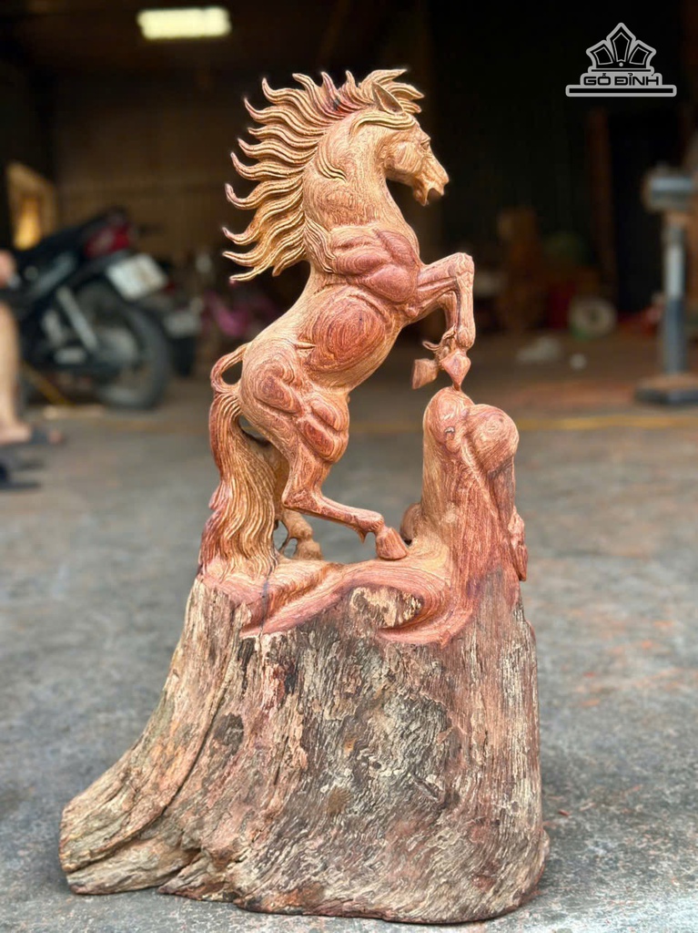 tuong-ngua-phong-thuy-nhat-ma-phi-thien-go-huong-cao-63-ngang-39-sau-17-cm-482285