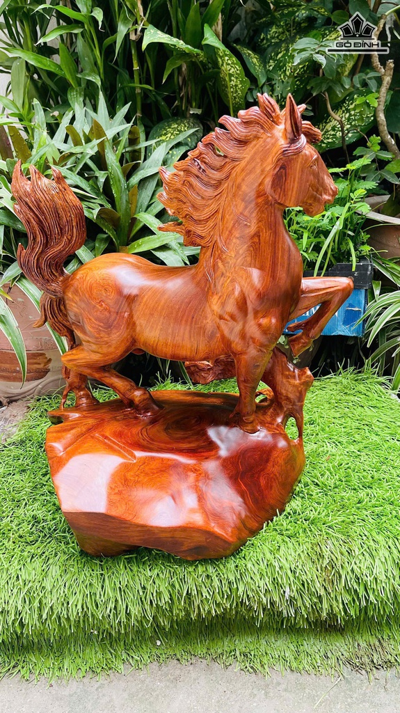 tuong-ngua-phong-thuy-nhat-ma-phi-thien-go-huong-cao-50-ngang-42-sau-25-cm-482412