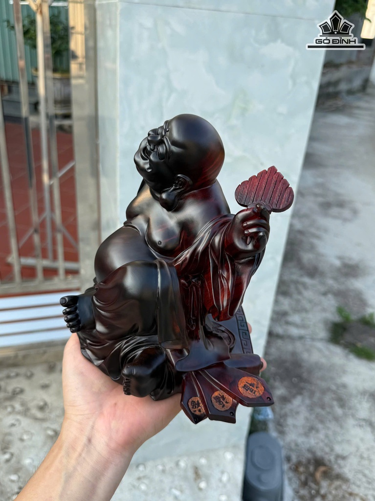 tuong-phat-di-lac-ngoi-cam-quat-go-trac-cao-20-ngang-23-sau-19-cm-483521