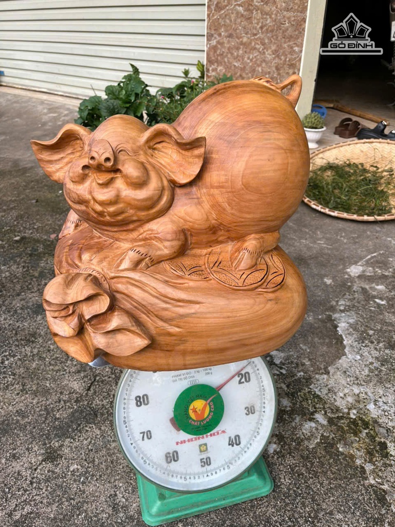 tuong-heo-go-ngoc-am-cao-31-ngang-39-sau-30-cm-483548