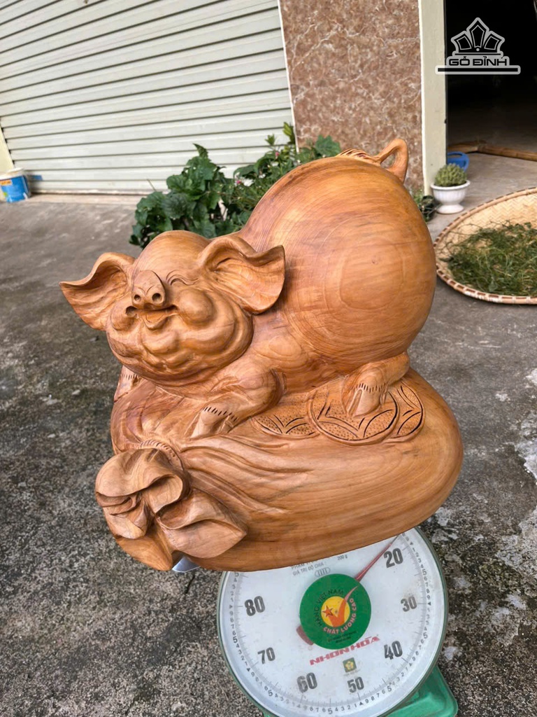 tuong-heo-go-ngoc-am-cao-31-ngang-39-sau-30-cm-483552