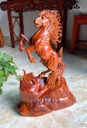 tuong-ngua-phong-thuy-go-cam-cao-54-ngang-35-sau-13-cm-484158