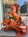 tuong-ngua-phong-thuy-nhat-ma-phi-thien-go-huong-cao-58-ngang-50-sau-26-cm-484584