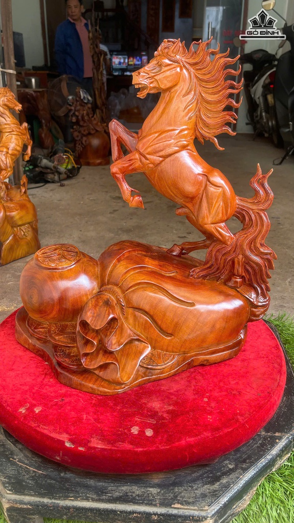tuong-ngua-phong-thuy-nhat-ma-phi-thien-go-huong-cao-46-ngang-43-sau-35-cm-484917