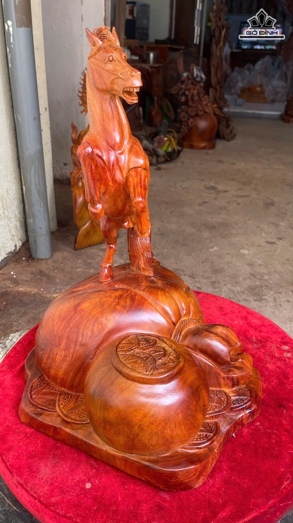 tuong-ngua-phong-thuy-nhat-ma-phi-thien-go-huong-cao-46-ngang-43-sau-35-cm-484919