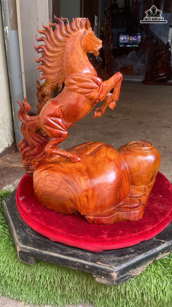 tuong-ngua-phong-thuy-nhat-ma-phi-thien-go-huong-cao-46-ngang-43-sau-35-cm-484920