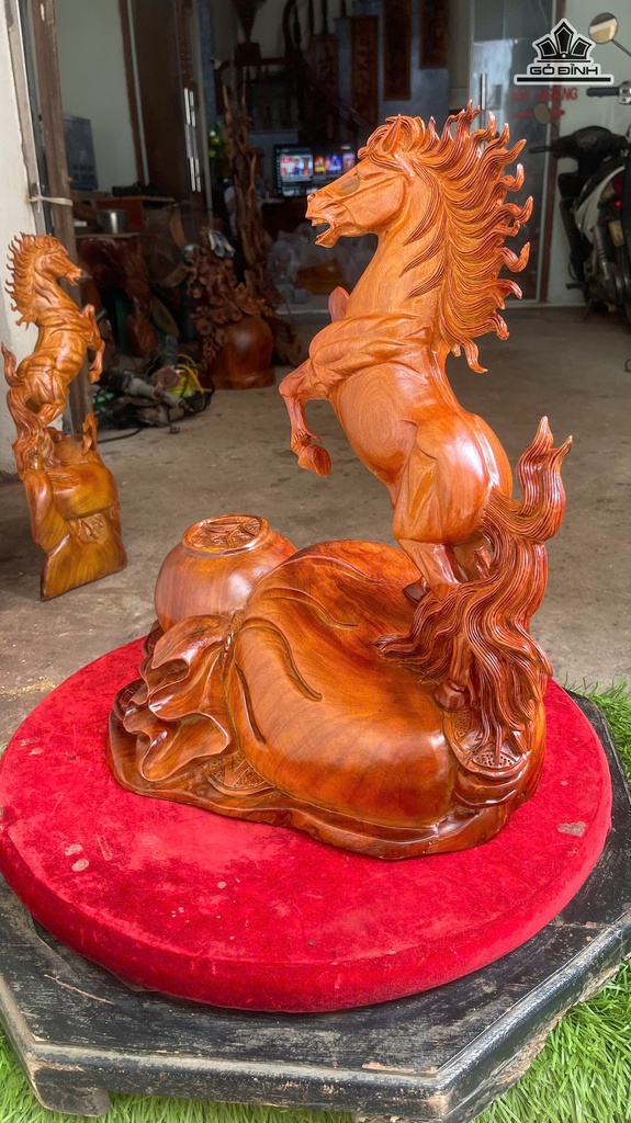 tuong-ngua-phong-thuy-nhat-ma-phi-thien-go-huong-cao-46-ngang-43-sau-35-cm-484921