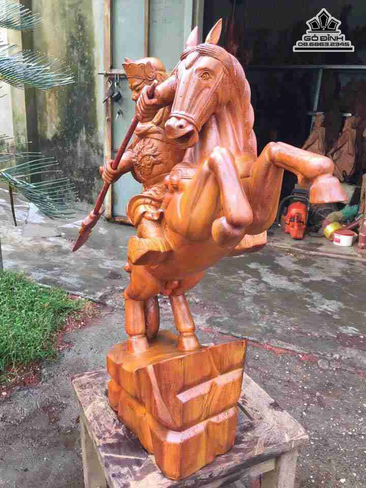 Tuong-Quan-cong-cuoi-ngua-go-huong