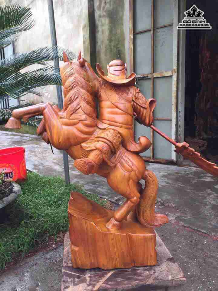 Tuong-Quan-cong-cuoi-ngua-go-huong