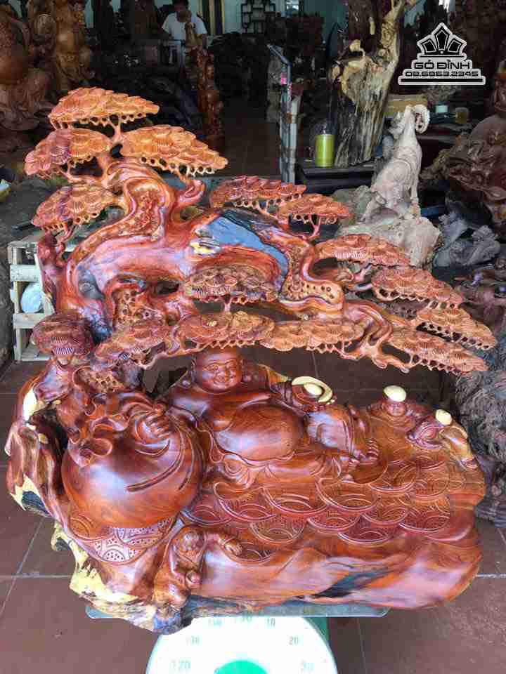 Tuong-Phat-Di-Lac-ngoi-goc-tung-go-huong