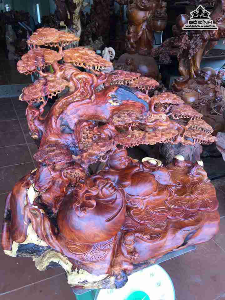 Tuong-Phat-Di-Lac-ngoi-goc-tung-go-huong