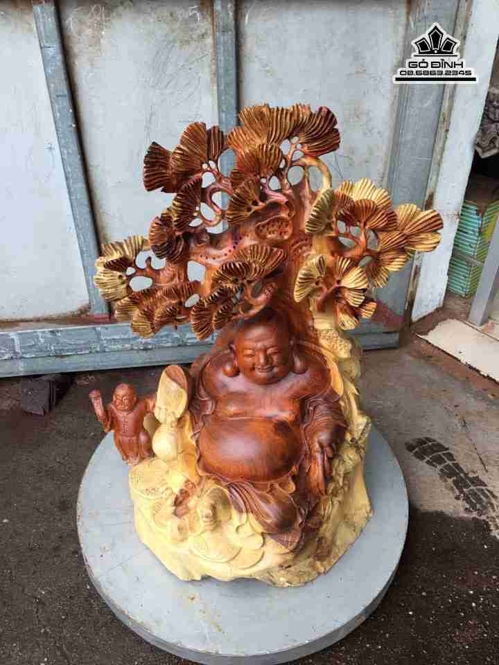 Tuong-Phat-Di-Lac-ngoi-goc-tung-go-huong