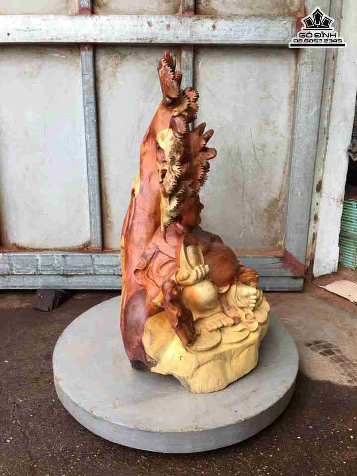 Tuong-Phat-Di-Lac-ngoi-goc-tung-go-huong