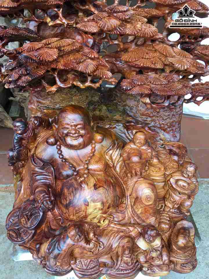 Tuong-Phat-Di-Lac-ngu-phuc-ngoi-goc-tung-go-cam