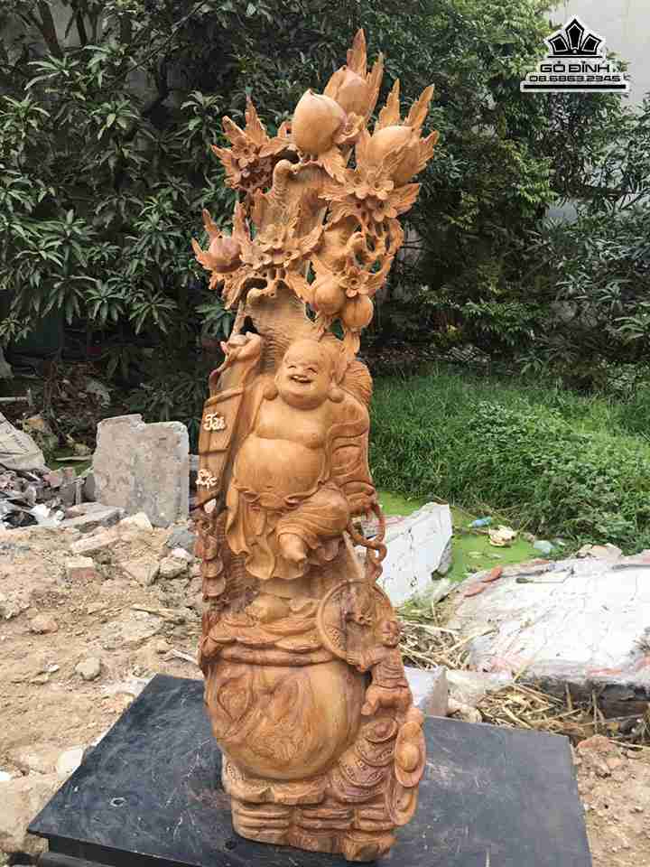 mua-Tuong-phat-di-lac-dung-goc-dao-go-ngoc-am