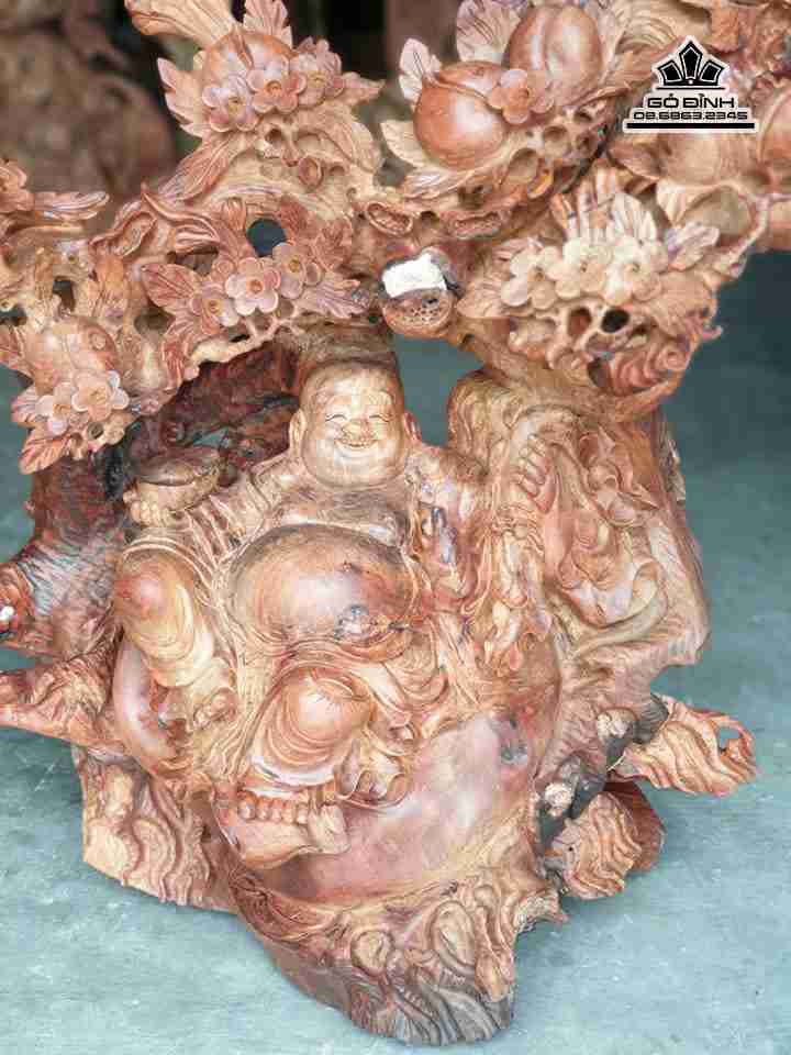 Phat-di-lac-ngoi-goc-dao-go-huong-cao-93-rong-90-day-50-cm