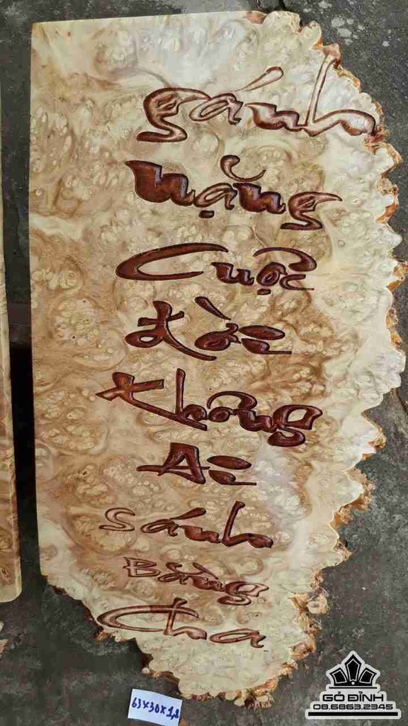 Câu đối cha mẹ gỗ nu nghiến  2