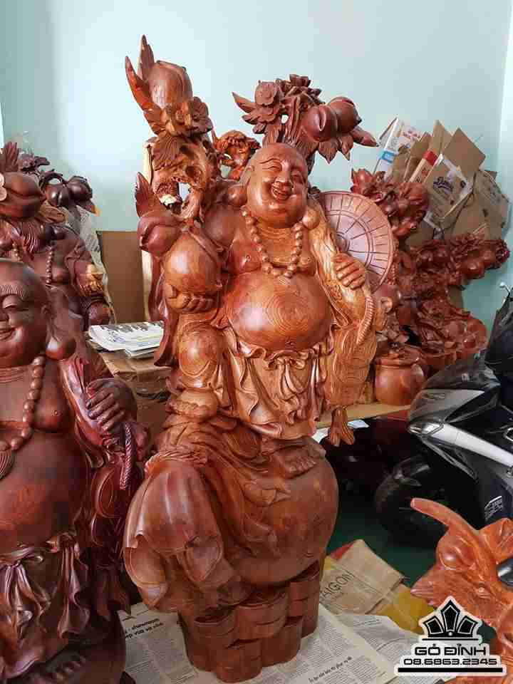 Phật di lặc vác cành đào gỗ hương  1