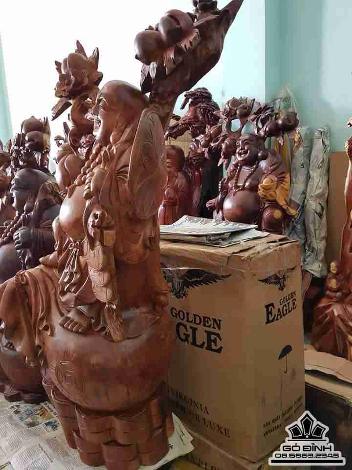 Phật di lặc vác cành đào gỗ hương  3