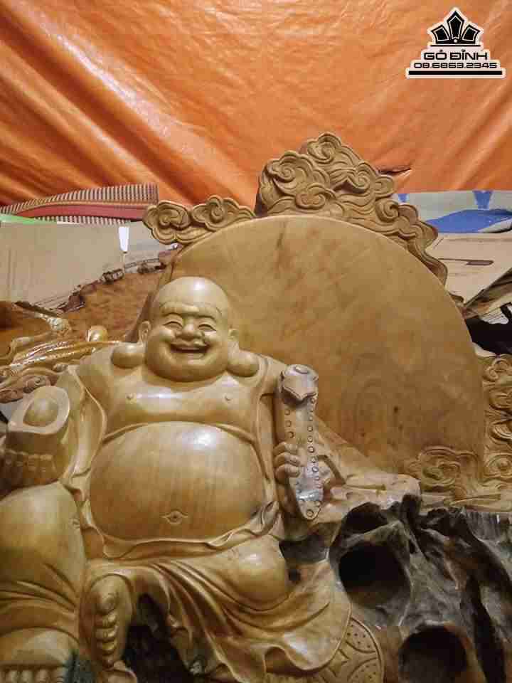 Phật di lặc ngồi cung trăng gỗ xá xị thơm  4