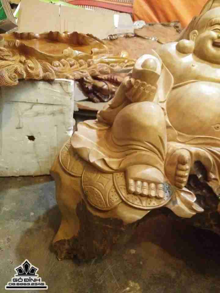 Phật di lặc ngồi cung trăng gỗ xá xị thơm  5