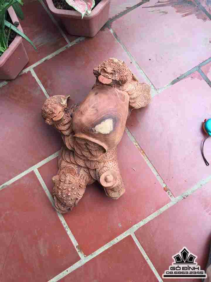 Bình cóc hút tài lộc gỗ hương 2