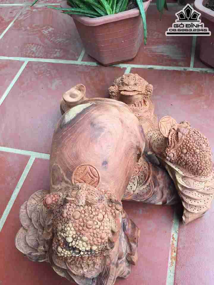 Bình cóc hút tài lộc gỗ hương  3