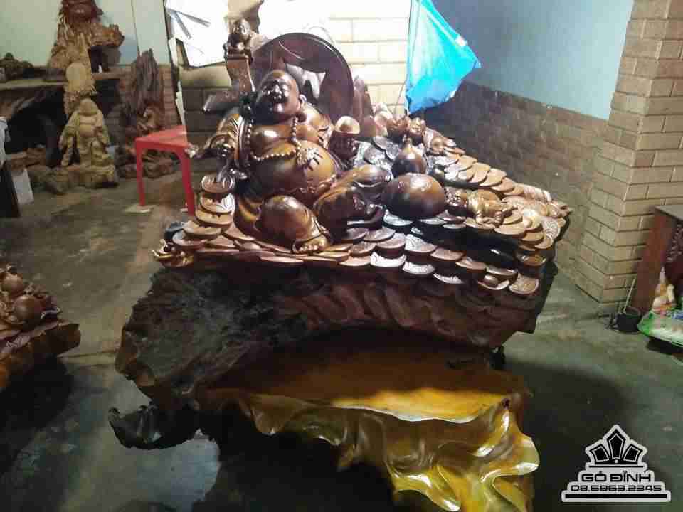 Phật di lặc nu lũa xá xị kèm đôn lớn  1