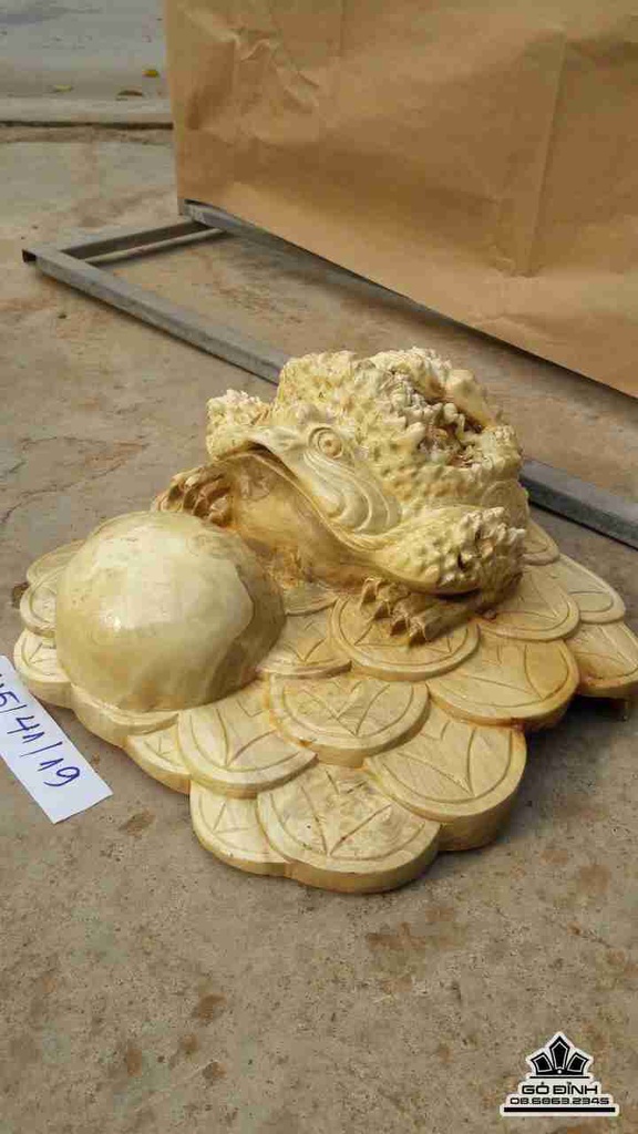 Cóc phú quý gỗ nu nghiến 1