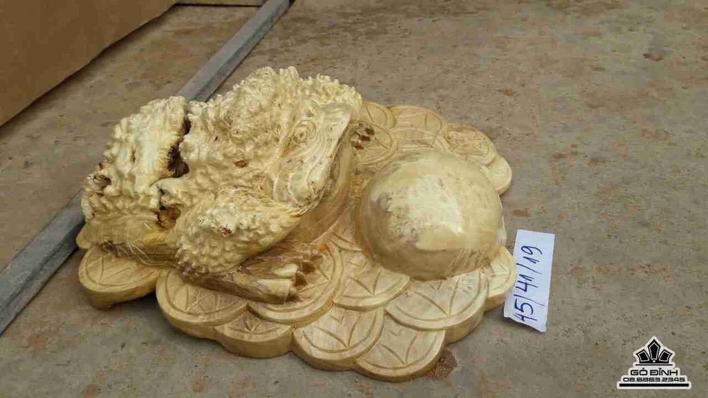 Cóc phú quý gỗ nu nghiến 2