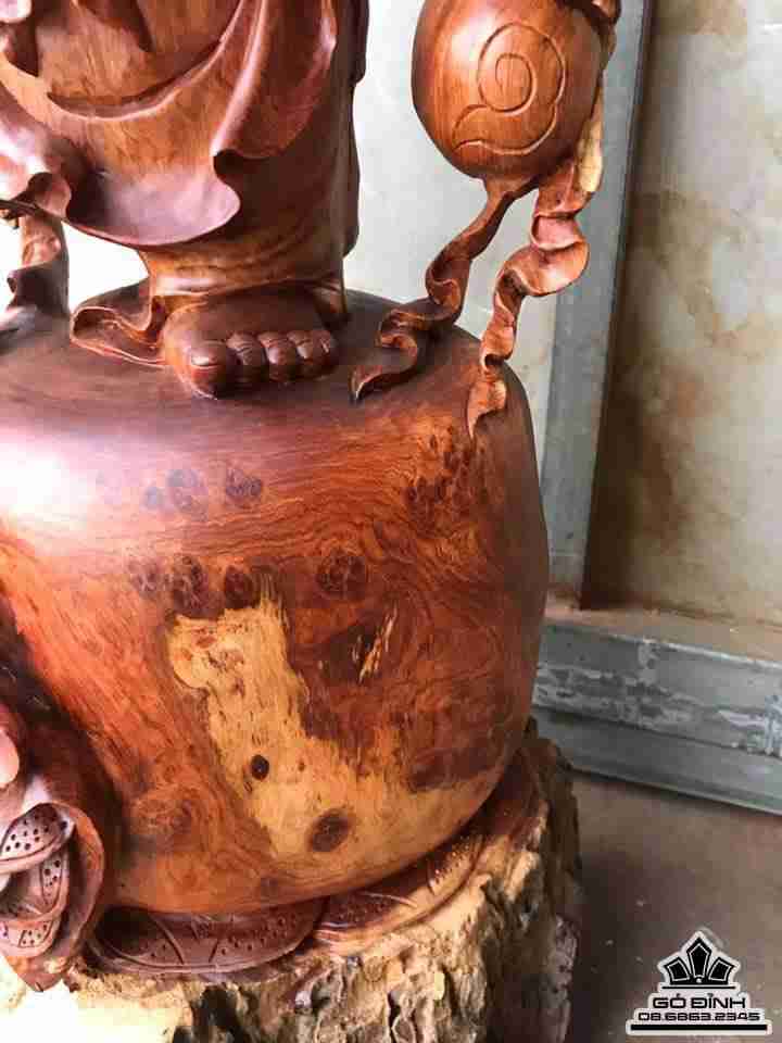 Phật di lặc cầm lá sen gỗ hương 4