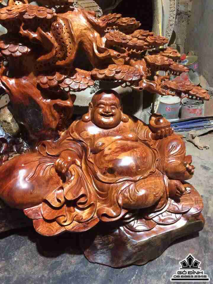 Phật di lặc ngồi gốc tùng gỗ hương ôm đá  1