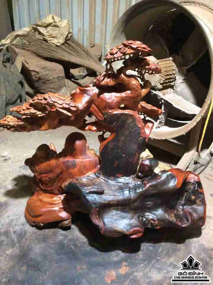 Phật di lặc ngồi gốc tùng gỗ hương ôm đá  4