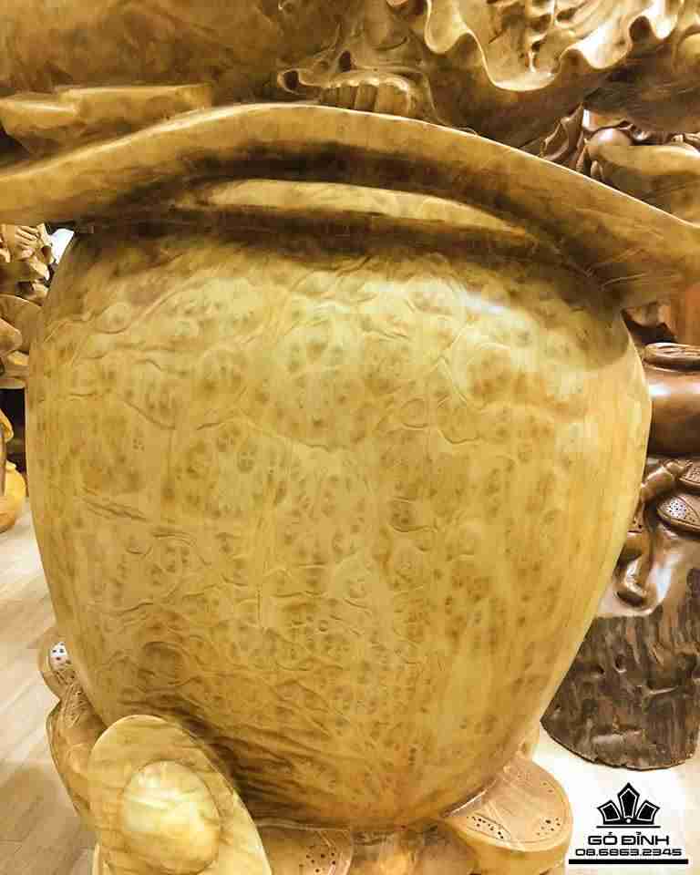 Phật di lặc đứng chum tiền gỗ nu kháo 1m05x52x36 5