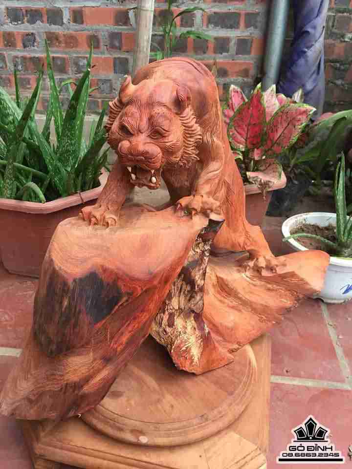 Chúa tể sơn lâm gỗ hương 40x56x17 1