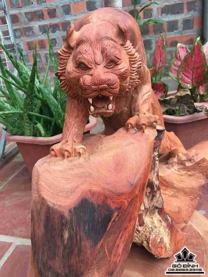 Chúa tể sơn lâm gỗ hương 40x56x17 3