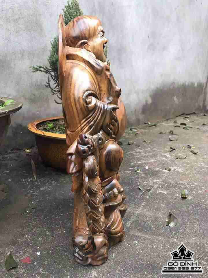 Phật di lặc vác cành đào gỗ bách xanh thơm 56x36x16 1