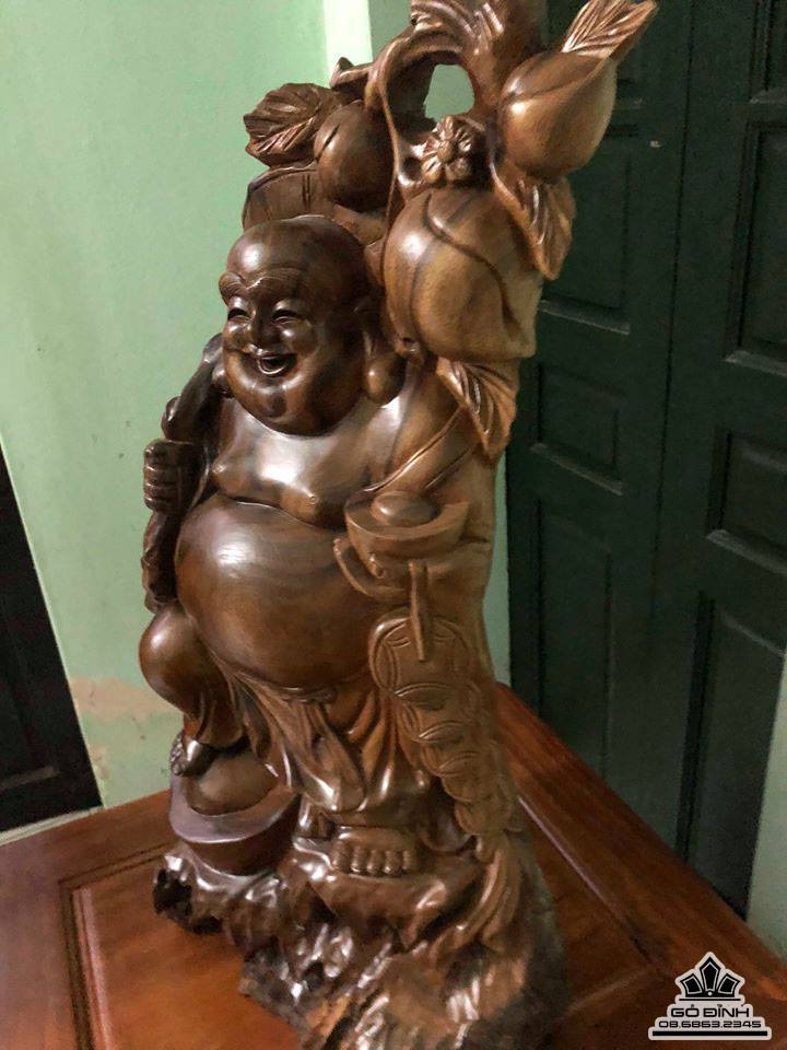 Phật di lặc vác cành đào gỗ xá xị 67x33x17 2