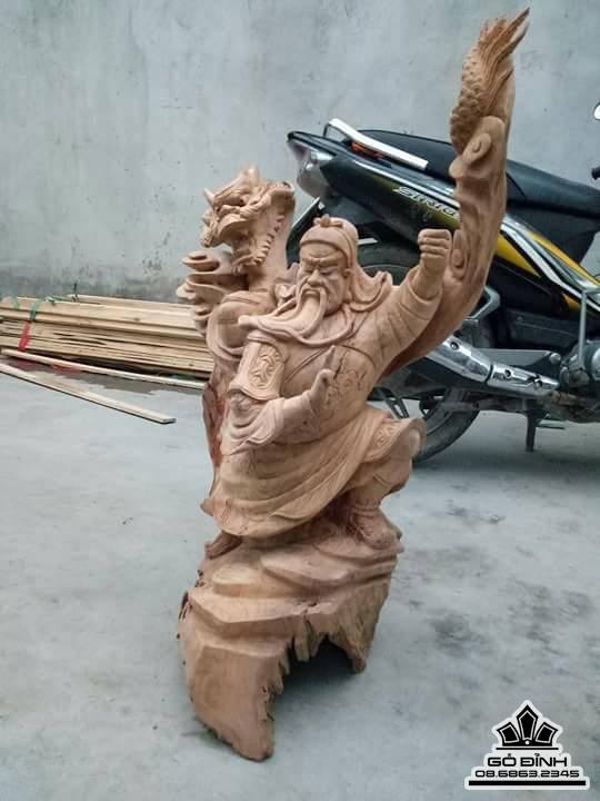 Quan công gỗ hương 67x46x35 2