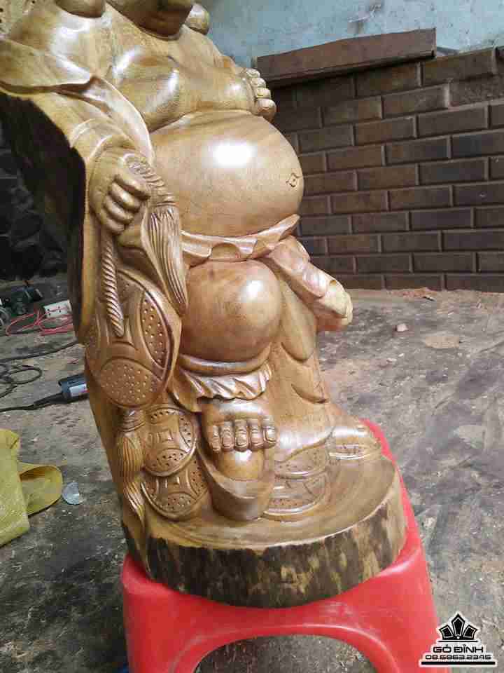 Phật di lặc vác gậy như ý gỗ xá xị thơm 50x20x20 4