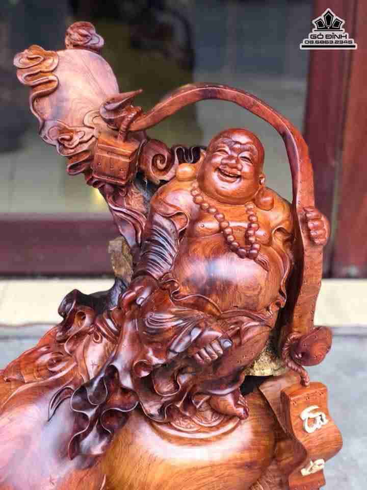 Phật di lặc gỗ hương ôm đá 65x50x35 2