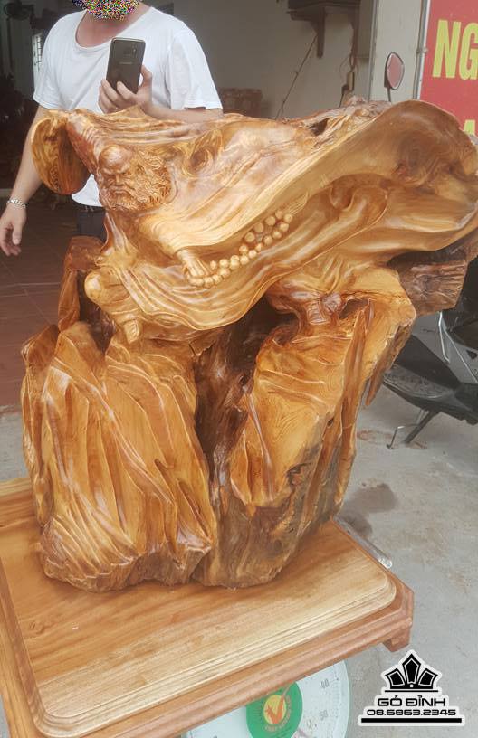 Đạt ma bay múa quyền gỗ sụn pơ mu 70x70x50 ( không tính kỷ) 1