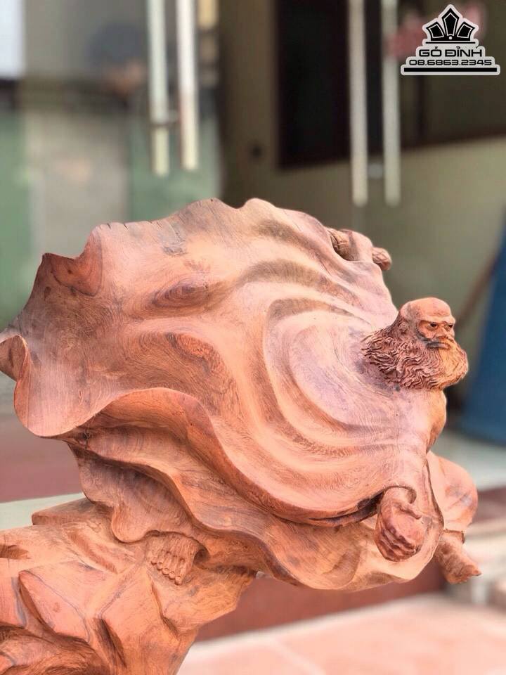 Đạt ma bay gỗ hương 82x60x30 1