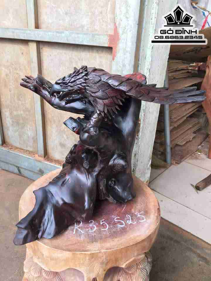 Đại bàng đi săn mồi gỗ trắc 26x35x23 2