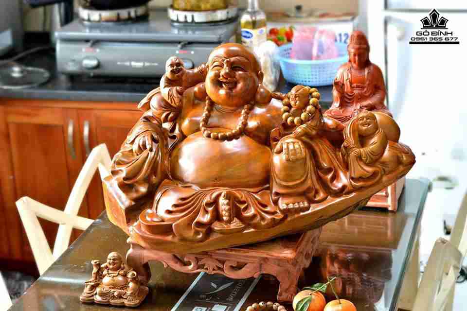 Phật di lặc và tam tặc gỗ bách xanh thơm 66x36x36 3