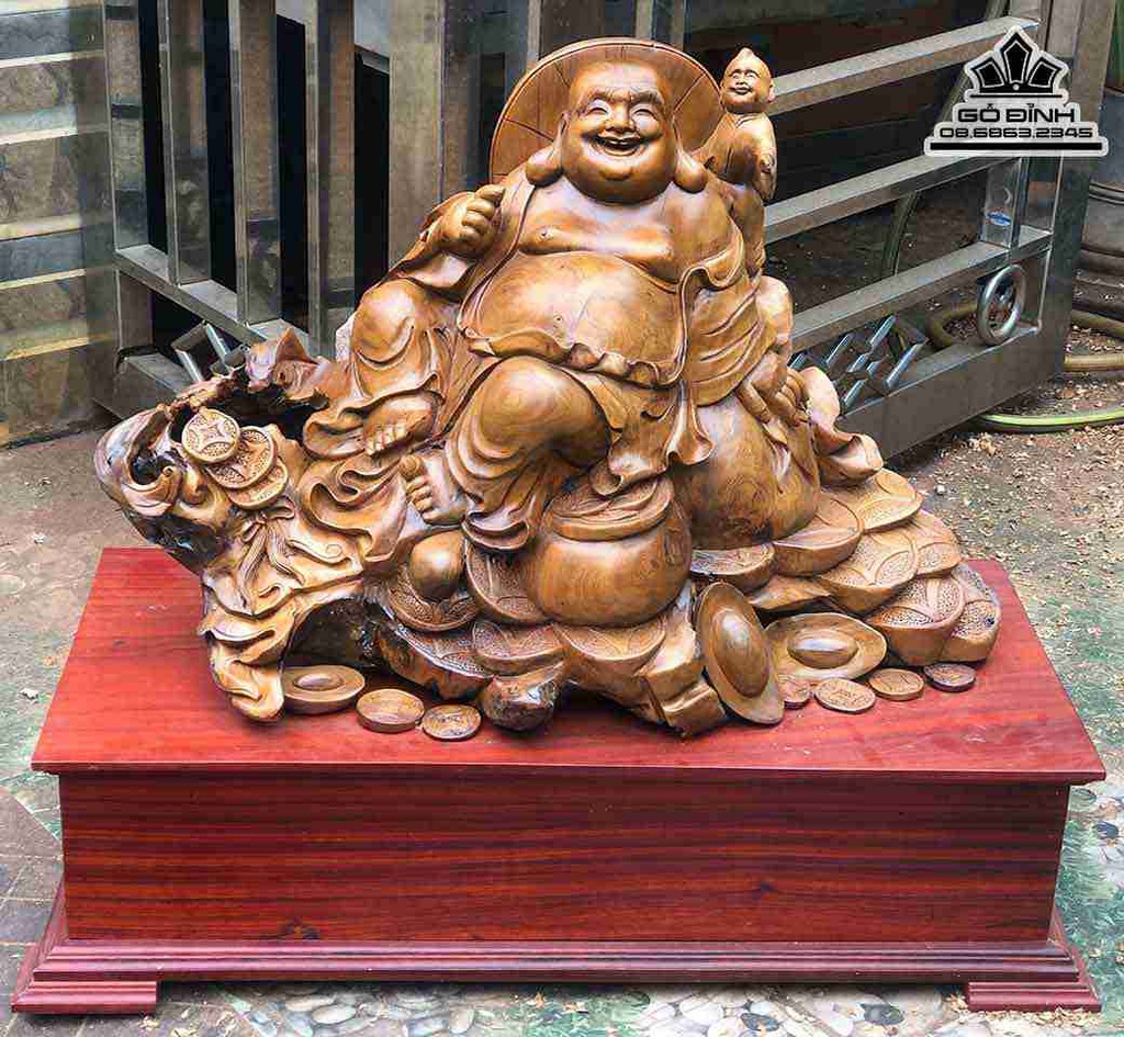 Tuong-Phat-Di-Lac-Ngoi-Tai-Loc-Go-Bach-Xanh